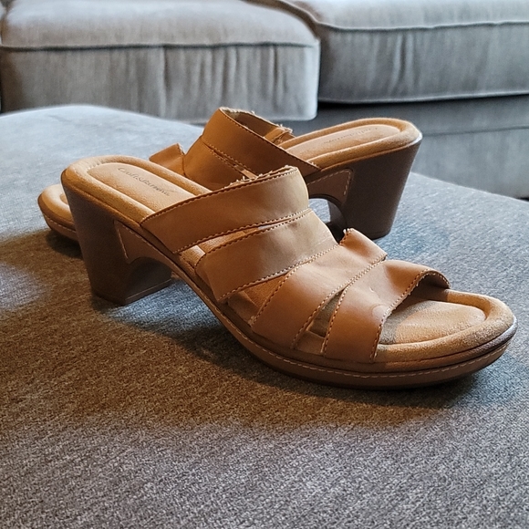 Size 9.5 med Croft&Barrow Tan Shoes - Picture 2 of 4